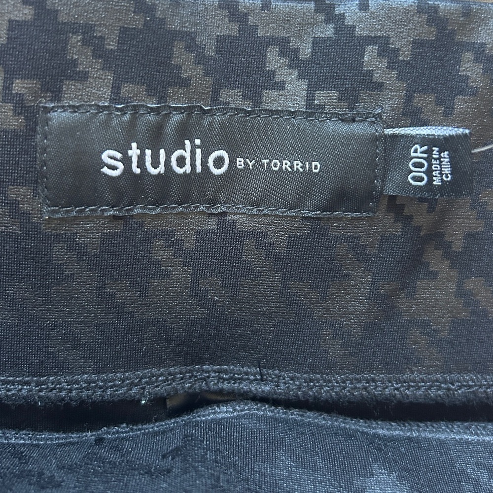 Torrid Pull-On Pocket Pixie Leggings - image 2